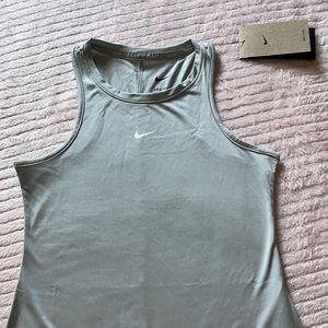 girls nike tank top xs
